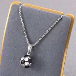 Nouveau Pendentif de football couleur argent en acier inoxydable, personnalité style athlétique, chaîne de clavicule, tour de cou exquis, style coréen