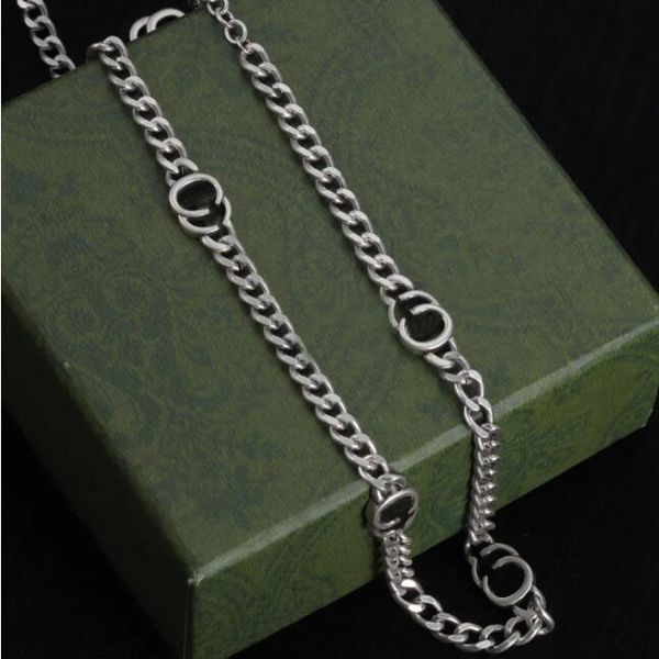 Nouveau concepteur de collier en argent conçu spécifiquement pour les femelles Collier de tempérament masculin Collier de la famille des amis de la famille Cadeaux de fiançailles
