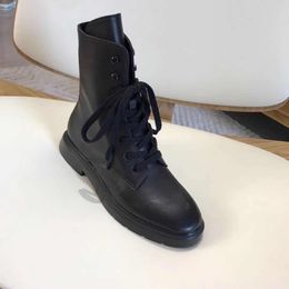 2020 herfst winter nieuwe eenvoudige stijl dames korte laarzen platte bodem sexy schoenen super comfortabele ontwerper Martin laarzen rubberen buitenzool