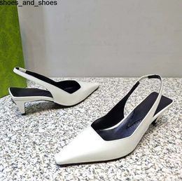 Nuevas sandalias Slingback Bombas de tacón cónico Tacones 5,5 CM Gatito Hee Suela de cuero Diseñador de lujo para mujer Fiesta de moda Zapatos de noche de boda zapato