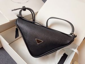 Nouveau petit Triangle aisselle couleur unie lettre sac de messager Style sportif sac à bandoulière grande capacité quotidien hors de la rue empilable dames portefeuille