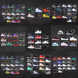 Nieuwe sneaker sleutelhanger cartoon figuren vrouw mannen sleutelring cadeau luxe schoenen sleutelhangers auto handtas basketbal schoenen sleutelhanger