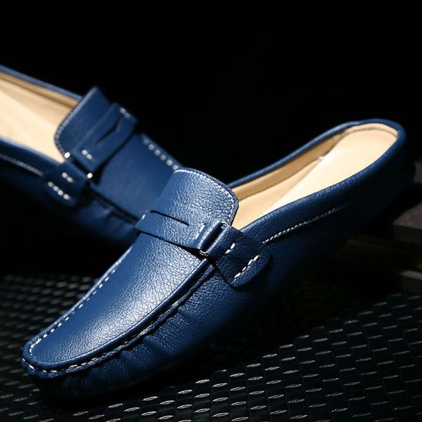 Nouveau cuir souple et semelle avec un pied de pantoufles de semestre paresseux pour les hommes de haricot pour hommes