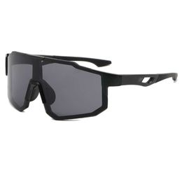 Nouvelles lunettes de soleil sportives pour l'exportation, les lunettes de soleil cyclistes pour hommes et femmes, couleurs éblouissantes