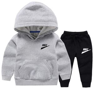 Nieuwe lente herfst 2 stks kindersport casual sets lange mouw crew nek sweatshirts outfits outfits boy joch merk logo print losse zacht pak buitenkleding