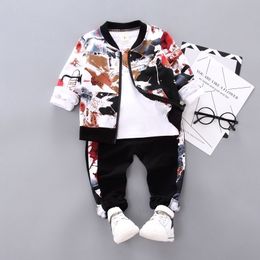 Nouveau printemps automne enfants garçons vêtements enfants peinture à l'encre vêtements costume veste t-shirt pantalon 3pcs / ensembles infantile coton survêtements 201127