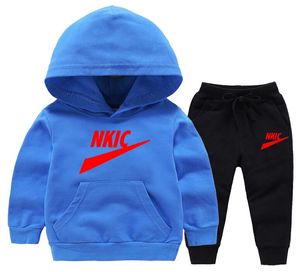 Nieuwe lente herfst katoenen kleding sets jongens kleding outfit kinderen baby sport capuchon tops broek 2 stks sets mode kinderen casual trainingspakken