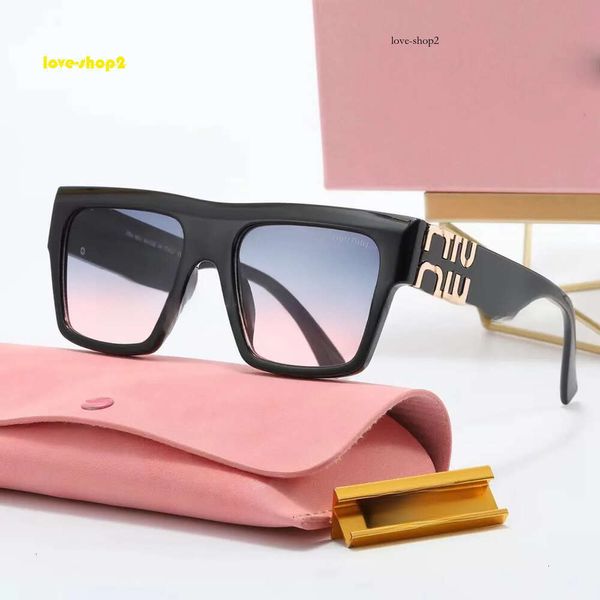 Nouveau printemps M Home Mui Street Shot minimaliste Classic Sunglasses Winschields Lettre les jambes Big Square Frame avec Case 630