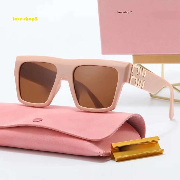 Nouveau printemps M Home Mui Street Shot minimaliste Classic Sunglasses Winschields Lettre les jambes Big Square Frame avec Case 255