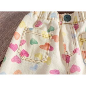 Nouveau pantalon pour enfants de printemps Coloful Enfants imprimés en coeur Jeans droits filles pantalon en denim en vrac