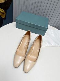 Nieuwe vierkante teen dikke jurk schoenen hoge hak sandalen geschikt voor dames stewardessen, luie mensen, winkelen, leren hoge hakken 6cm schoenen 35-41