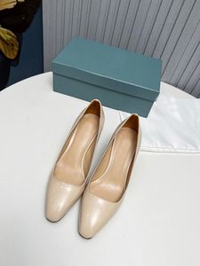 Nouveaux chaussures habillées épaisses à bout carré, sandales à talons hauts adaptées aux agents de bord des femmes, aux paresseux, au shopping, aux talons hauts en cuir de 6 cm, chaussures 35-41