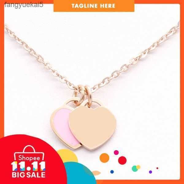 Nuevos collares con colgante de doble corazón rosa esmaltado de acero inoxidable, collar corto de acero de titanio para mujer AB837 XC1Z