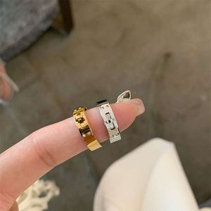 Nieuwe roestvrijstalen twist-lock ring sieraden voor vrouwen goudkleur merkontwerp kwaliteit strass H-ringen modeklassieker
