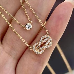 Nieuwe sterling zilveren dames 8-cijferige onbeperkte dubbellaagse ketting met gouden hoefijzergesp Dames zilveren sleutelbeenketting Tide sleutelbeenketting hanger