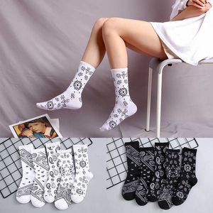 Nieuwe Straat Skate Street Dance Heren en Damesmode Sokken Basketbal Zweet Absorptie Herfst en Winter Sport Fashion Socks X0710