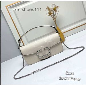 Nouveaux sacs de goujons Summer Valentteno Leather Art Event Handheld Rock White Sac National Chain Style Vo Small Lady Handbag Brodery Square Purse Wool 2024 4XTK