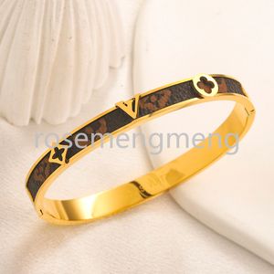 Bracelets de nouveau style Designer Bangles Accessoires de bijoux Bracelet en cuir faux bracelet 18k Gold Letter