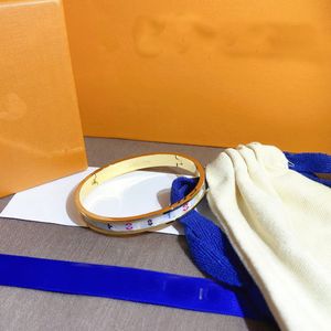 Nuevo estilo Pulseras Brazalete de mujer Joyería de diseño Acero chapado en oro Amantes de la boda Brazaletes de regalo Accesorios al por mayor S284 A