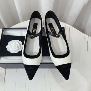 2024 New Style Channel Sexy Ballet Chaussures Hasp Sandale Summer Womens Men de mariage Party Luxury Designer Dress Chaussures Low Sandale Preppy Fisherman Espadrille Lady Loafer