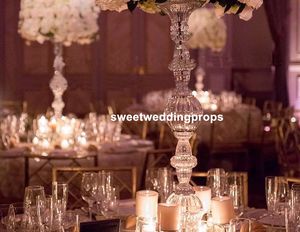 El arreglo floral cristalino de la decoración del nuevo estilo representa el salón de bodas