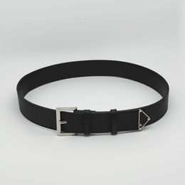 Nouveau style designer ceinture femmes noir rétro mode ceintures de luxe marque en cuir ceinture simple loisirs triangle boucle femmes jeans231m