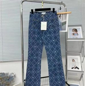 Nieuwe stijl Fashion Design Dames Gewassen Lichtblauwe Bloem Jeans Dames Hoge Taille Slim Fit Button Up Denim Broek