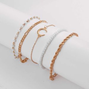 Nieuwe stijl Fashion Street Shot White Rice Bead Chain Fried Dough Twists Moon Multi-Layer armband 5-delige set sieraden Vrouw