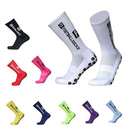 Chaussettes de football de nouveau style Round Silicone Aspiration Grip Anti Slip Soccer chaussettes sportives Femmes Baseball Rugby Chaussettes Y1201286C