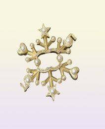 Nouveau style Gold Gold Fashion Snowflake Shape Brooches Brand Designer Brooch Ladies Pearl Crystal Decoration252D4889858