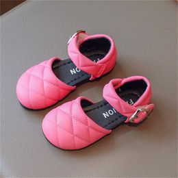 Nuevo estilo Sandalias para niña Zapatos de playa para niños de verano Sandalia para fiesta de boda de princesa Zapatos deportivos de suela blanda para niños pequeños Chaussure Enfant
