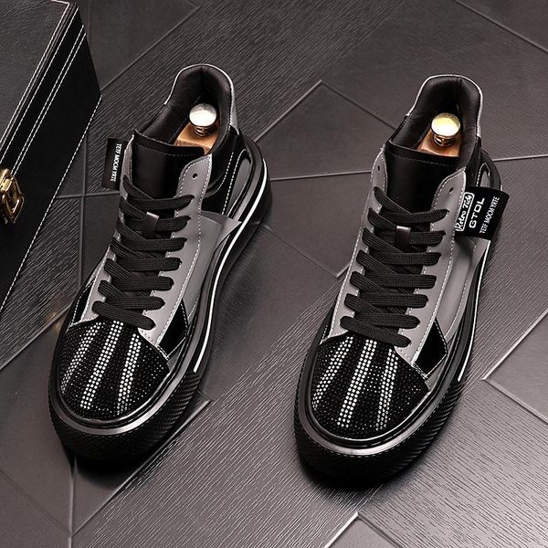 Nuevo estilo de lujo para hombres, zapatos casuales de Hip-Hop, zapatos de vestir de moda italiana con diamantes de imitación negros para hombres, mocasines de conducción de ocio