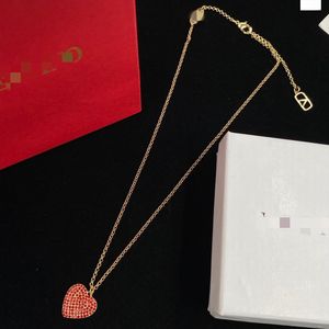 Nouveau style collier designer pour femmes stud luxe or forme de coeur perle cristal or double V lettre bijoux collier-2 B