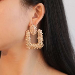 Nouveau style de belles boucles d'oreilles en métal carré creux, boucles d'oreilles et boucles d'oreilles à la mode et minimaliste en relief géométrique 2024
