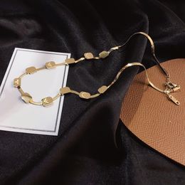 Nieuwe stijl hanger designer kettingen choker brief hangers mannen vrouwen merk 18k gouden roestvrijstalen ketting slangenketen bruiloft sieraden accessoires