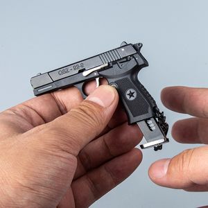 Nieuwe stijl QSZ92 pistool speelgoedmodel kogels schell uitwerppistool voor kind volwassen high quality collectie speelgoed sleutelhanger legering miniatuur geweren modellen 037