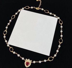 Collar de diseñador collares de amante de lujo para mujer Estilo de moda Joyería de perlas de acero inoxidable Colgante en forma de corazón para regalos de fiesta de mujer Cadena elegante al por mayor