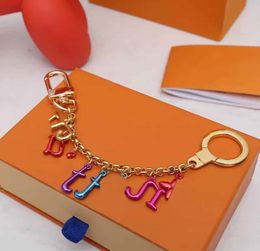 Nieuwe stijl Stijlvolle kleurrijke luxe designer Keychain Letter Pendant Gold Key Buckle Detachable Keychains for Heren Dames Keys ornamenten