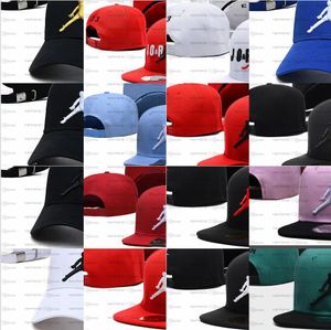 Nouveau style West et Michael Basketball Snapback 21 couleurs Vintage Red Road Casquettes de football réglables Snapbacks Hommes Femmes Chapeau Baseball Golf Visière Chapeau Su20-02