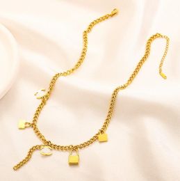 Nuovo stile gioielli da donna collane con ciondolo marchio di lusso lettera designer collana in acciaio inossidabile placcato oro perline catena clavicolare regalo per feste
