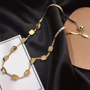 Nieuwe stijlen hangersontwerper kettingen kokerbrief hangers mannen vrouwen merk 18k gouden roestvrijstalen ketting slangenketen bruiloft sieraden accessoires