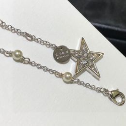 Nuevos estilos Colgante de estrella Collares de diseñador Gargantilla Colgantes de letras de diamantes Voguish Hombres Mujeres Marca Chapado en oro Collar de cobre Cadenas Accesorios de joyería de boda