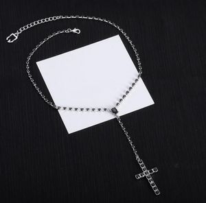 Nieuwe Stijlvolle Cross Hanger Ketting voor Vrouwen Klassieke Sieraden Kettingen Black Crystal Chain Party Bruiloft Sieraden Liefhebbers Gift