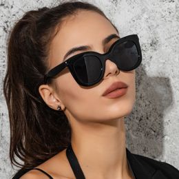 Nieuwe Stijlvolle Zonnebril Dames Vierkante Oversized Outdoor Decoratie Mannen ACCSORI Vintage Zonnebril Drijfschaduw Eyewear