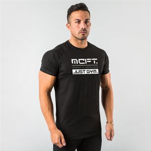 Nouveau T-shirt élégant Tops Hommes Gym T-shirt À Manches Courtes Muscle Joggers Bodybuilding T-shirt Homme Fitness Vêtements Slim Fit T-shirt 210421