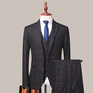 Nuovo completo per abito da lavoro e professionale a tre pezzi da uomo, tendenza dell'abito scozzese a doppio bottone slim fit versione coreana