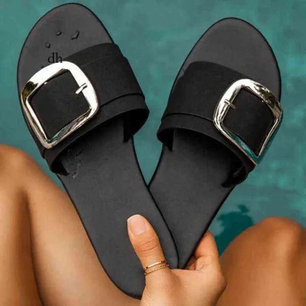 Nouveau designer d'été des femmes pantoufles chaussures plate femme féminino fashion boucle peep toe sandales sexy y bd