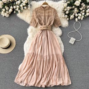 Nieuwe zomer elegante vrouwen staan kraag lange jurk vintage vrouwelijk kanten lozwerk jurk empire slanke fee met riem 2022