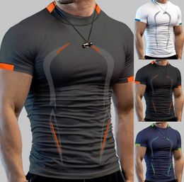 NIEUW ZOMER GYM BEHADBAAR T-shirt Men Snel drogen joggen T-shirt mannen Training T-stukken Fitness Tops Running T-shirt