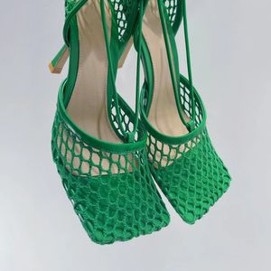 Nuevas sandalias de mujer de malla de cristal huecas de verano de cuero genuino con punta cuadrada, sandalias de tacón de aguja a la moda para fiesta en la pasarela, diseño de tacón alto ssize35--42